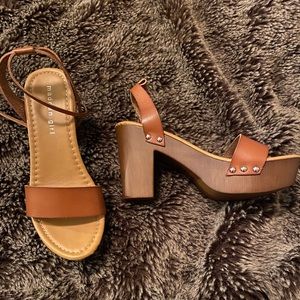 Madden Girl sandal heals- size 7 -tan